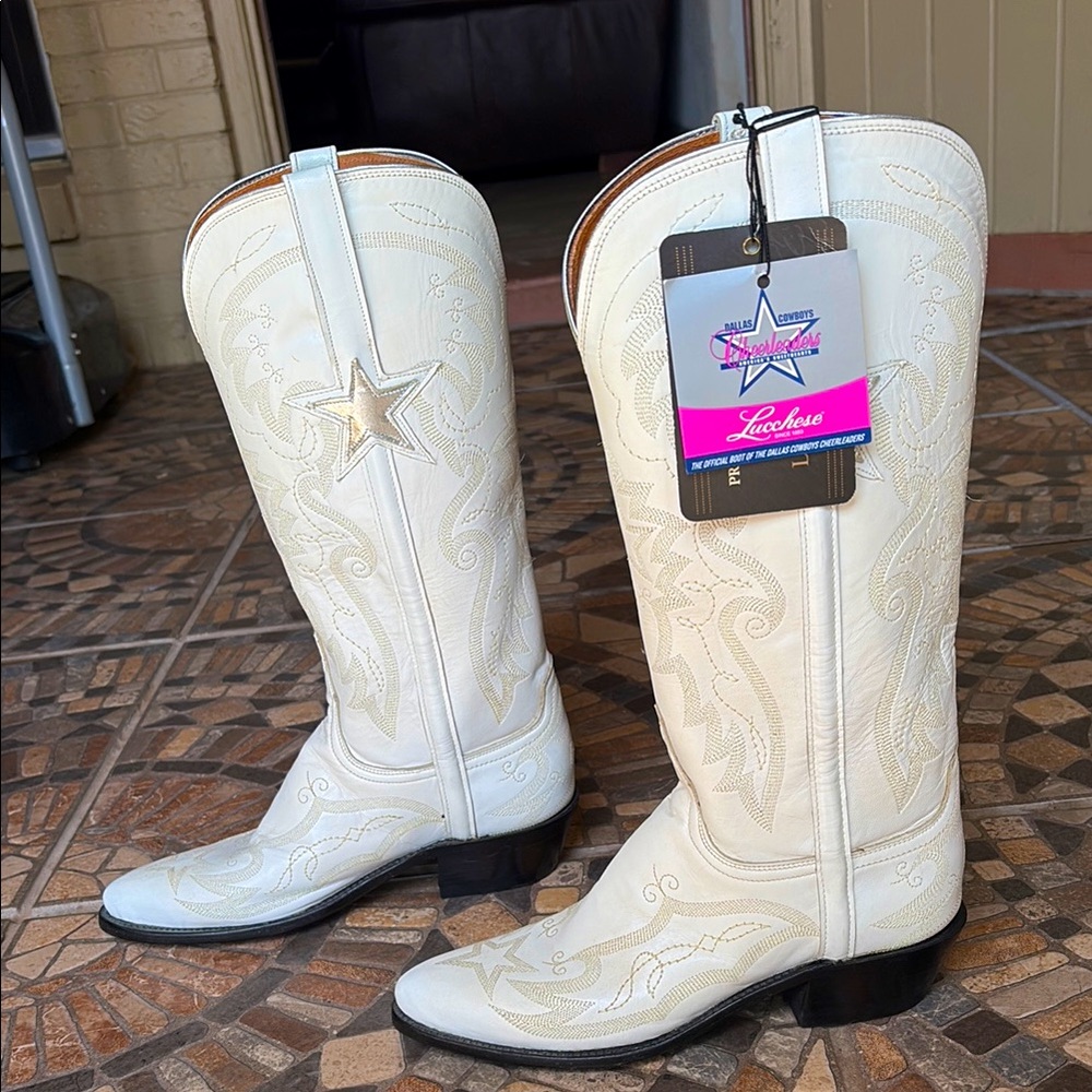 Lucchese White Heeled Boots with Decorative Stitching
